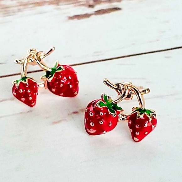 Strawberry Vine Earrings - Picture 3 of 3